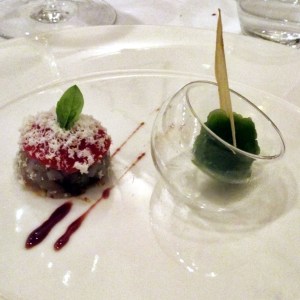 Dolci ortaggi: parmigiana di melanzane al cioccolato, sorbetto di basilico e melissa