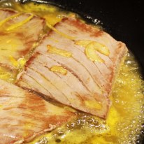 Tonno agli agrumi in cottura 2